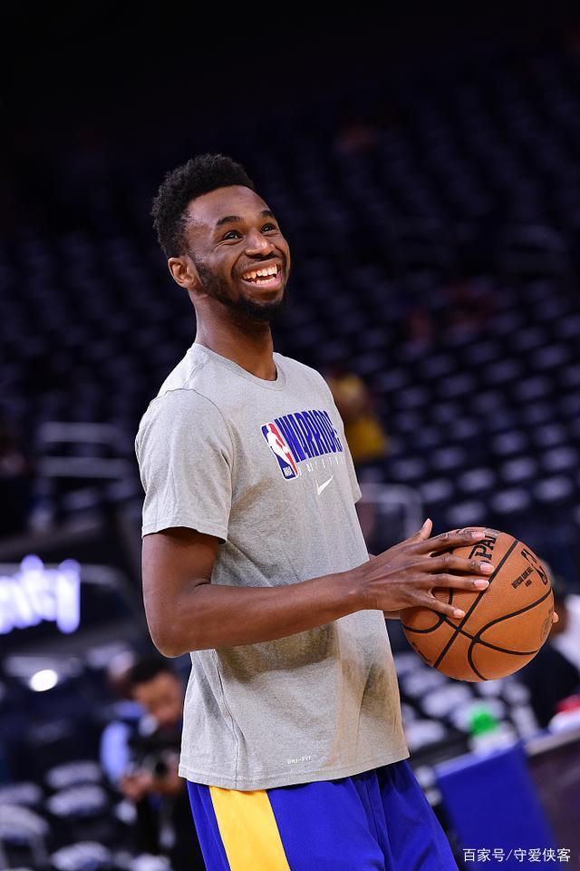 意大利女排3-0美国，晋级四强，队员疯狂庆祝，埃格努20分得分王（意大利女排直落三局横扫美国晋级四强，埃格努砍下20分荣膺得分王）