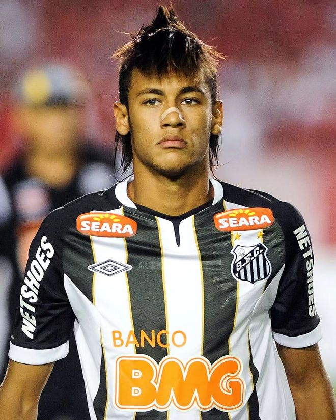 德转在役巴萨青训巅峰身价阵容：奥纳纳、伊卡尔迪与梅西在列（德转评现役巴萨青训身价巅峰阵：梅西、奥纳纳与伊卡尔迪入选）