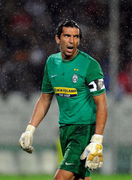 囧叔、孔蒂、斯帅首次同时在意甲执教，孔蒂和斯帅甚至从未交手（囧叔、孔蒂与斯帅首次同在意甲执教，孔蒂与斯帅迄今仍未交锋）