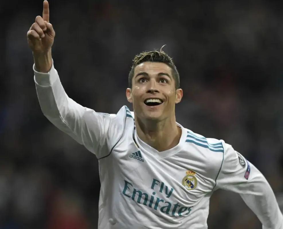 足球中超球队失误频频，主帅暴怒