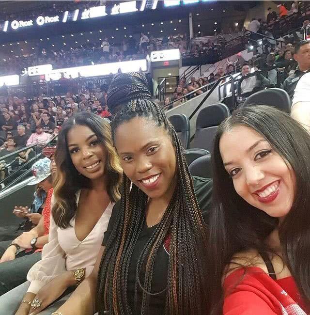 凯恩回应与巴萨传闻：我没和任何人接触，现在在拜仁很开心（凯恩澄清巴萨传闻：未与任何人接触，目前在拜仁很开心）